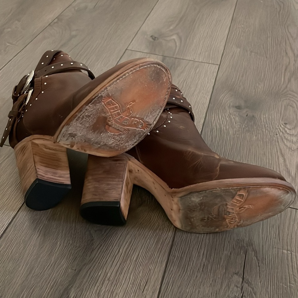 Freebird by Steven Rainbow Studded Buckle Straps Leather Ankle Boots Sz:9 Cognac - Picture 9 of 13